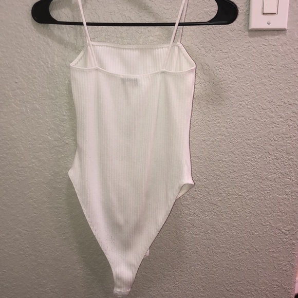 A cute one piece with spaghetti straps - Picture 3 of 4